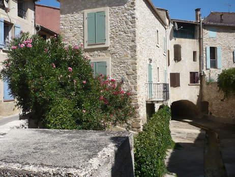 Le Ravin du Bois, ruisseau passant sous les maisons