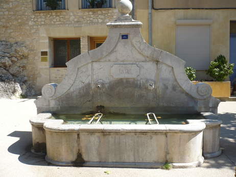 Fontaine du Cours, construite fin 19 sicle