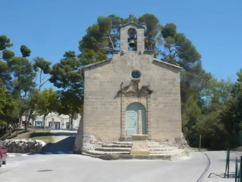 Foyer Rural Bastide Des Jourdans Chapelle Notre Dame De Consolation Vu De Face